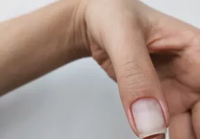 Комбинированный маникюр без покрытия